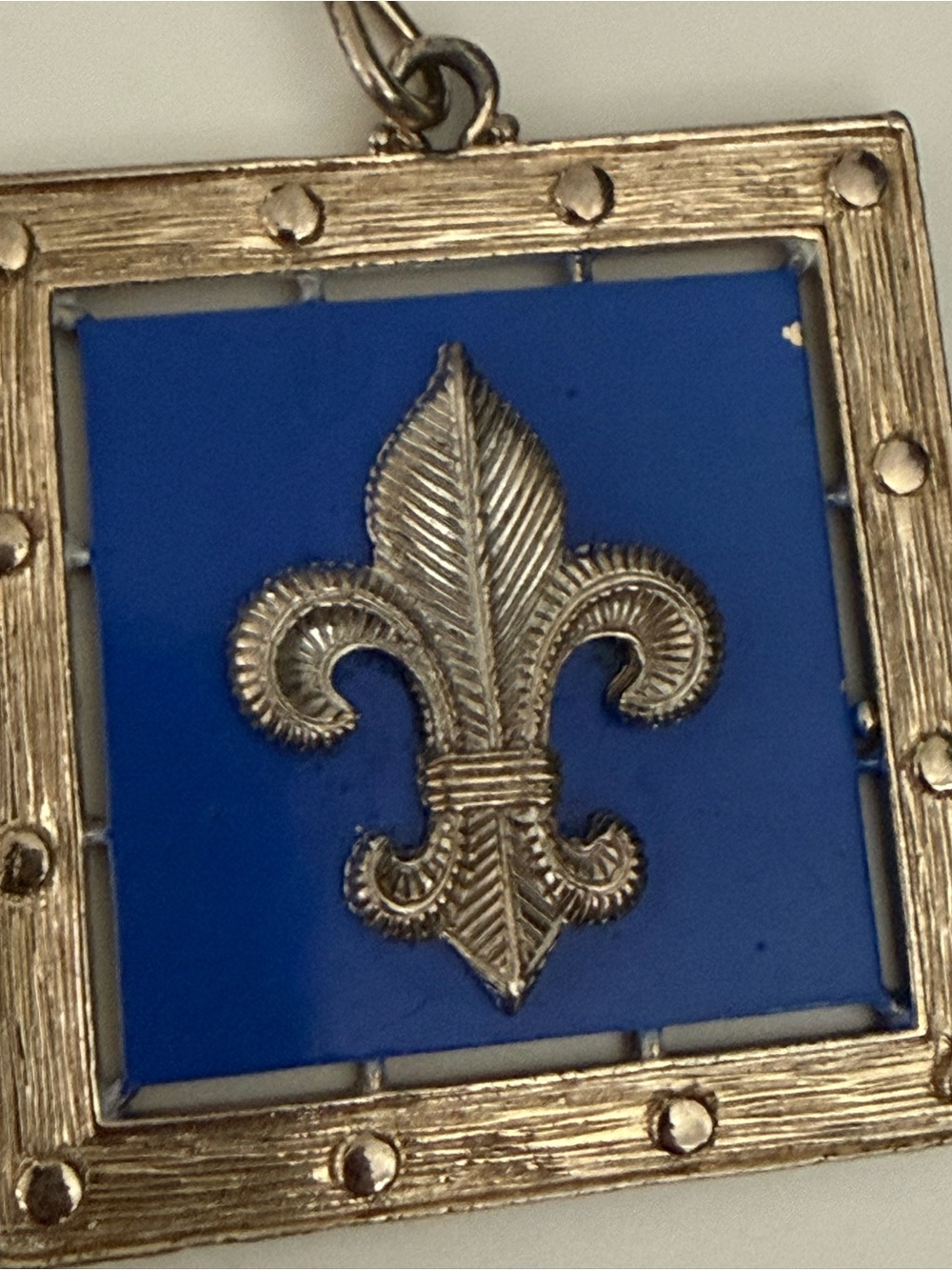Unbranded Silver-Tone Blue Fleur-de-lis Pendant Necklace - Picture 7 of 8